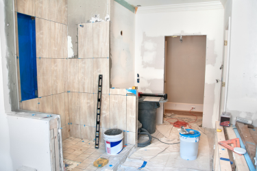 Bathroom Remodeling vs Renovation: Refreshing Your Space with Strategic Updates